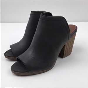 Sugar peppermint black nuback peep toe, size 6M